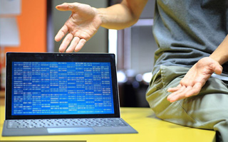 锡林郭勒 ,php声明和调用变量的符号是什么？